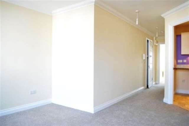  Image of 1 bedroom Flat to rent in Marlborough Road Woking GU21 at Woking, GU21 5LH