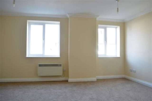  Image of 1 bedroom Flat to rent in Marlborough Road Woking GU21 at Woking, GU21 5LH