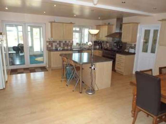  Image of 5 bedroom Detached house for sale in Oxford Road Calne SN11 at Oxford Road  Calne, SN11 8AQ