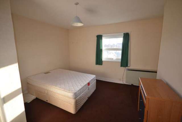  Image of 1 bedroom Flat to rent in Oxford Road Reading RG1 at Oxford Road  Reading, RG1 7UZ