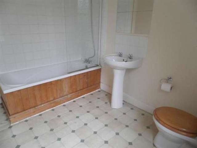  Image of 2 bedroom Terraced house to rent in Oxford Street Sowerby Bridge HX6 at Norland Town, HX6 2DE