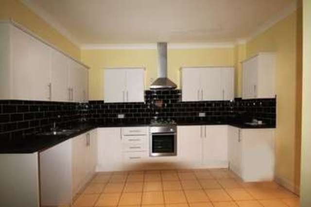  Image of 2 bedroom Flat to rent in Palmerston Road Chatham ME4 at Palmerston Road  Chatham, ME4 5SJ