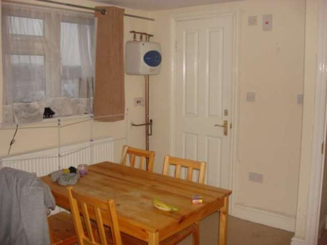  Image of 3 bedroom Maisonette to rent in Parham Drive Ilford IG2 at Ilford, IG2 6NA