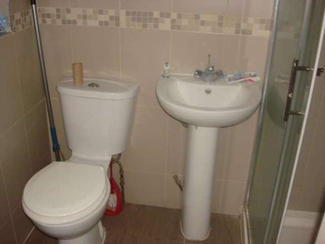  Image of 3 bedroom Maisonette to rent in Parham Drive Ilford IG2 at Ilford, IG2 6NA