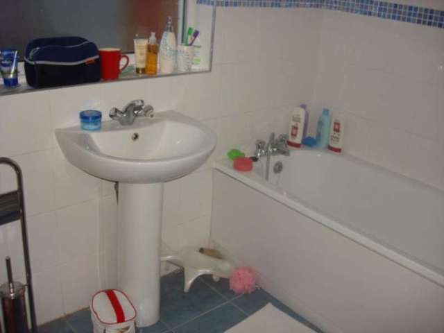  Image of 3 bedroom Maisonette to rent in Parham Drive Ilford IG2 at Ilford, IG2 6NA