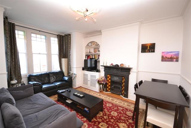 Image of 3 bedroom Property to rent in Park Hall Road London N2 at East Finchley, N2 9PU