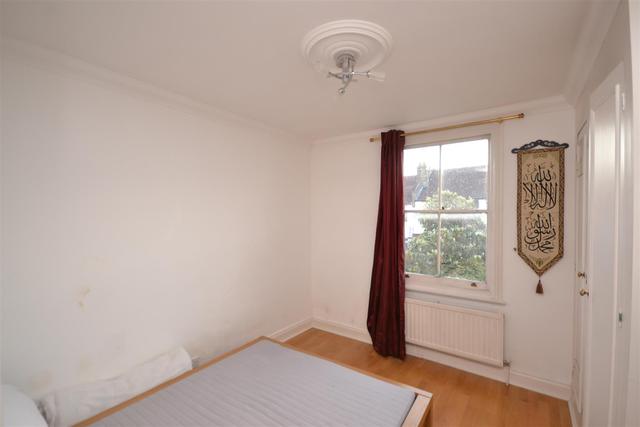  Image of 3 bedroom Property to rent in Park Hall Road London N2 at East Finchley, N2 9PU