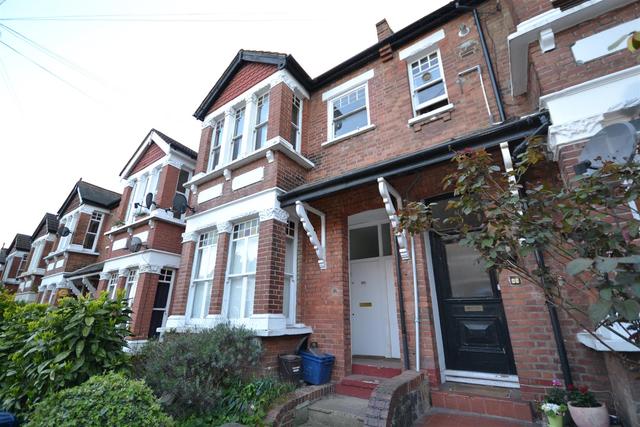  Image of 3 bedroom Property to rent in Park Hall Road London N2 at East Finchley, N2 9PU