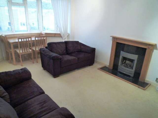  Image of 3 bedroom Flat to rent in Park Road Kingston upon Thames KT2 at Park Road  Kingston upon Thames, KT2 6DF