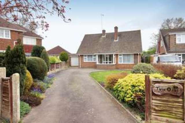 Image of 3 bedroom Detached house for sale in Park Road Smallfield Horley RH6 at Park Road Smallfield Horley, RH6 9RZ