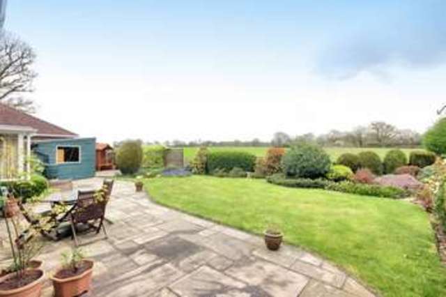  Image of 3 bedroom Detached house for sale in Park Road Smallfield Horley RH6 at Park Road Smallfield Horley, RH6 9RZ