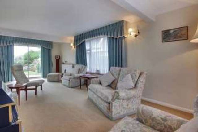  Image of 3 bedroom Detached house for sale in Park Road Smallfield Horley RH6 at Park Road Smallfield Horley, RH6 9RZ