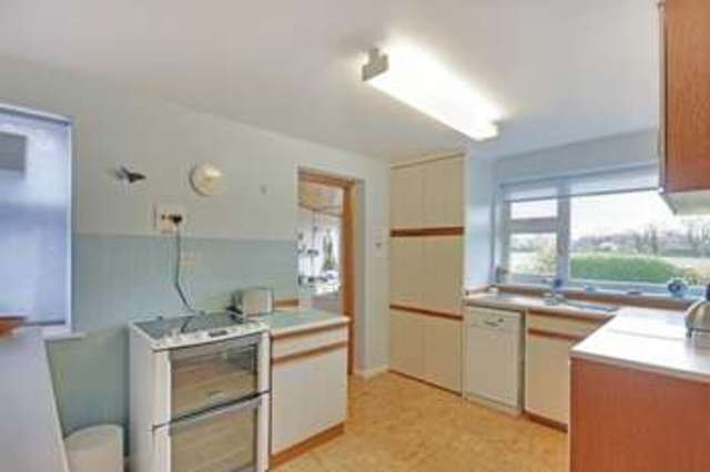  Image of 3 bedroom Detached house for sale in Park Road Smallfield Horley RH6 at Park Road Smallfield Horley, RH6 9RZ