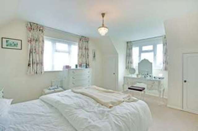  Image of 3 bedroom Detached house for sale in Park Road Smallfield Horley RH6 at Park Road Smallfield Horley, RH6 9RZ