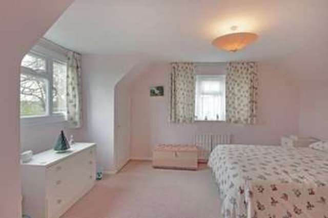 Image of 3 bedroom Detached house for sale in Park Road Smallfield Horley RH6 at Park Road Smallfield Horley, RH6 9RZ