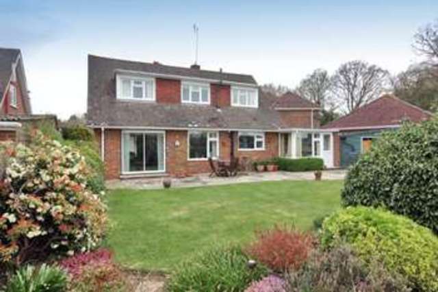  Image of 3 bedroom Detached house for sale in Park Road Smallfield Horley RH6 at Park Road Smallfield Horley, RH6 9RZ