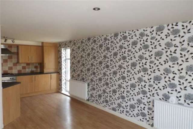  Image of 2 bedroom Flat to rent in Mossley Road Ashton-under-Lyne OL6 at Ashton-under-Lyne, OL6 9SJ