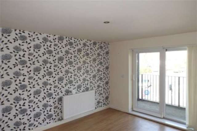 Image of 2 bedroom Flat to rent in Mossley Road Ashton-under-Lyne OL6 at Ashton-under-Lyne, OL6 9SJ