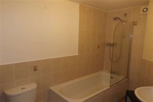  Image of 2 bedroom Flat to rent in Mossley Road Ashton-under-Lyne OL6 at Ashton-under-Lyne, OL6 9SJ