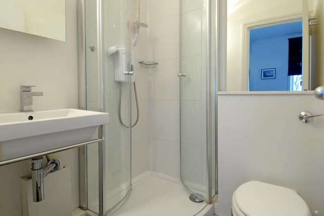  Image of 1 bedroom Flat to rent in Pembridge Gardens London W2 at Pembridge Gardens  London, W2 4DX