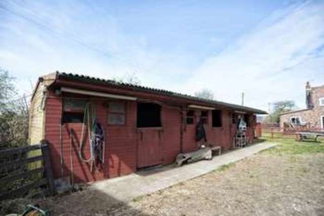  Image of 3 bedroom Property for sale in Pincheon Green Lane Sykehouse Goole DN14 at Pincheon Green Lane Sykehouse Goole, DN14 9AQ