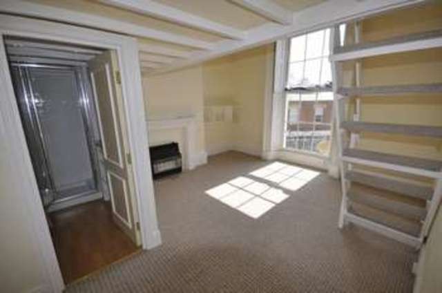  Image of 1 bedroom Flat to rent in Pittville Lawn Cheltenham GL52 at Pittville Lawn  Cheltenham, GL52 2BE