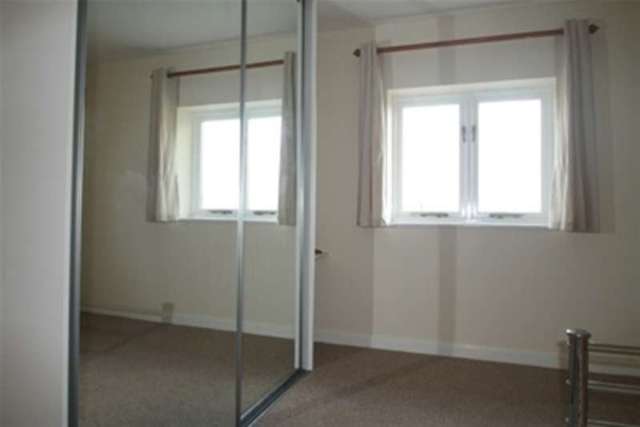  Image of 2 bedroom Flat to rent in Plumstead Road London SE18 at London, SE18 7DG