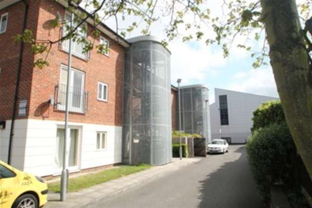  Image of 2 bedroom Flat to rent in Plumstead Road London SE18 at London, SE18 7DG