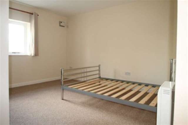  Image of 2 bedroom Flat to rent in Plumstead Road London SE18 at London, SE18 7DG
