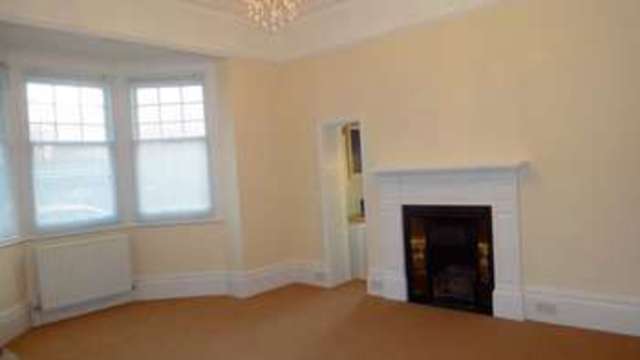  Image of Flat to rent in Popes Grove Twickenham TW1 at Popes Grove  Twickenham, TW1 4JZ