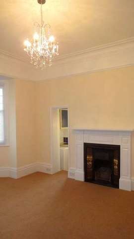  Image of Flat to rent in Popes Grove Twickenham TW1 at Popes Grove  Twickenham, TW1 4JZ