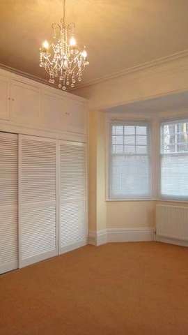  Image of Flat to rent in Popes Grove Twickenham TW1 at Popes Grove  Twickenham, TW1 4JZ