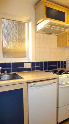  Image of Flat to rent in Popes Grove Twickenham TW1 at Popes Grove  Twickenham, TW1 4JZ