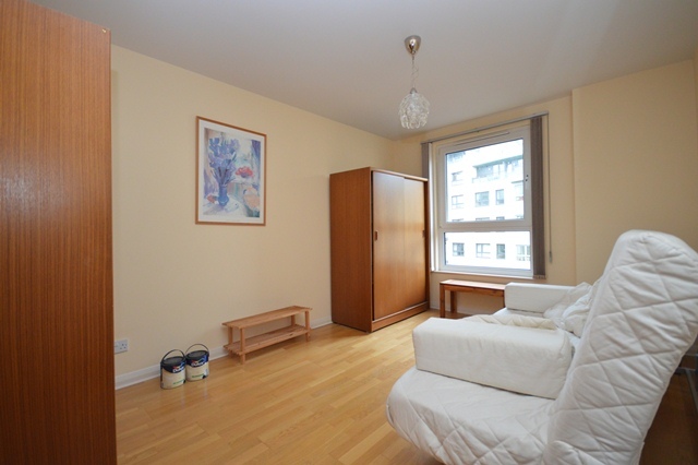  Image of 3 bedroom Flat to rent in Portland Gardens Edinburgh EH6 at The Shore Edinburgh Edinburgh, EH6 6NQ