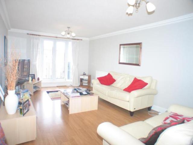  Image of 3 bedroom Flat to rent in Powderhall Rigg Edinburgh EH7 at Broughton Edinburgh Edinburgh, EH7 4GG