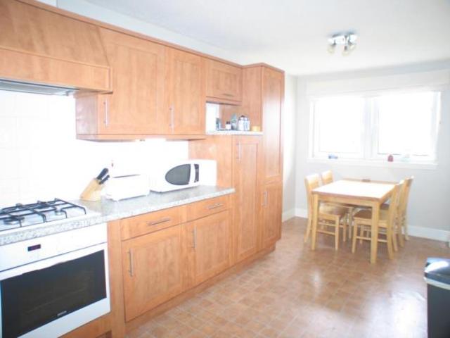  Image of 3 bedroom Flat to rent in Powderhall Rigg Edinburgh EH7 at Broughton Edinburgh Edinburgh, EH7 4GG
