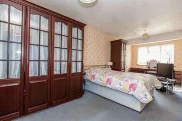  Image of 4 bedroom Semi-Detached house for sale in Poynings Avenue Southend-on-Sea SS2 at Poynings Avenue  Southend-On-Sea, SS2 4RX