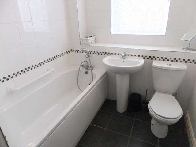 Image of 2 bedroom Apartment for sale in Alderwood Place Princes Way Solihull B91 at Princes Way  Solihull, B91 3HX