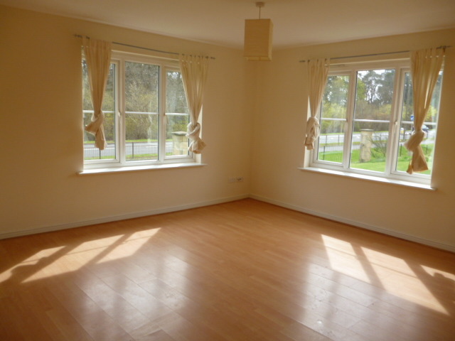  Image of 2 bedroom Flat to rent in Queens Crescent Livingston EH54 at Livingston West Lothian West Lothian, EH54 8EF