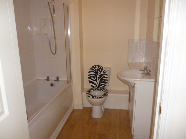  Image of 2 bedroom Flat to rent in Queens Crescent Livingston EH54 at Livingston West Lothian West Lothian, EH54 8EF