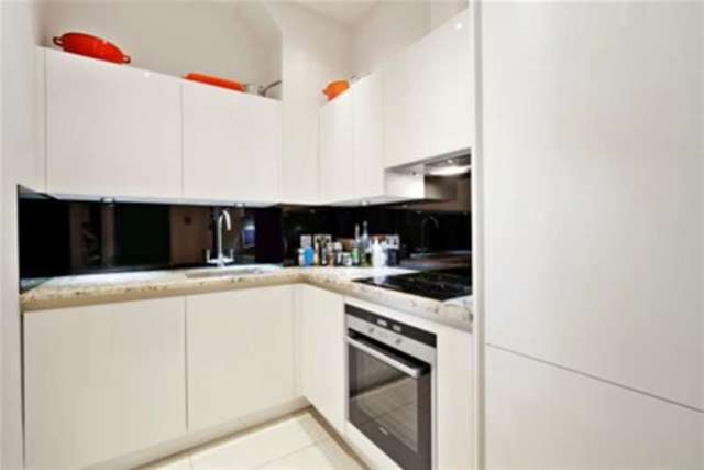 Image of 2 bedroom Flat to rent in Queens Gardens London W2 at London, W2 3AF