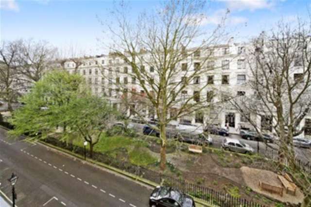  Image of 2 bedroom Flat to rent in Queens Gardens London W2 at London, W2 3AF