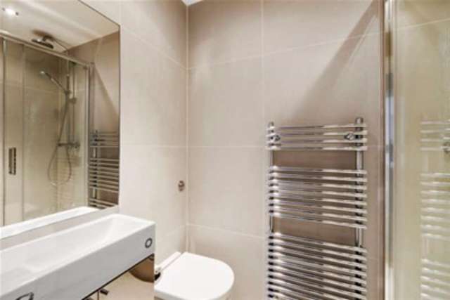  Image of 2 bedroom Flat to rent in Queens Gardens London W2 at London, W2 3AF
