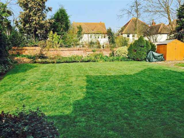  Image of 1 bedroom Apartment for sale in Radnor Park West Folkestone CT19 at Folkestone Kent Folkestone, CT19 5HJ
