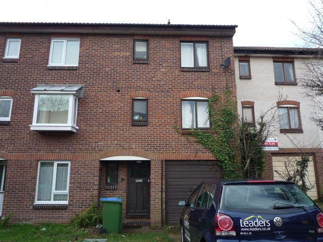  Image of 4 bedroom Detached house to rent in Ranelagh Gardens Shirley Southampton SO15 at Southampton, SO15 2TH