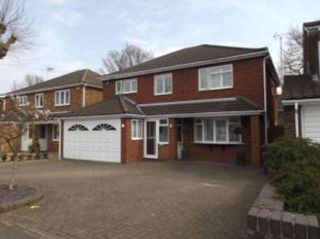  Image of 5 bedroom Detached house for sale in The Chase Rayleigh SS6 at Rayleigh Essex Rayleigh, SS6 8RW