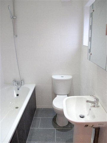  Image of 2 bedroom Flat to rent in Red Lion Square Wandsworth High Street London SW18 at Red Lion Square  London, SW18 4LS