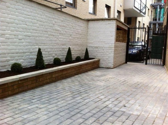  Image of 2 bedroom Flat to rent in Red Lion Square Wandsworth High Street London SW18 at Red Lion Square  London, SW18 4LS