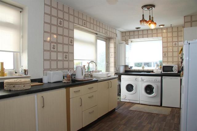  Image of 2 bedroom Bungalow for sale in Redwood Way Yeadon Leeds LS19 at Yeadon Leeds Yeadon, LS19 7JU