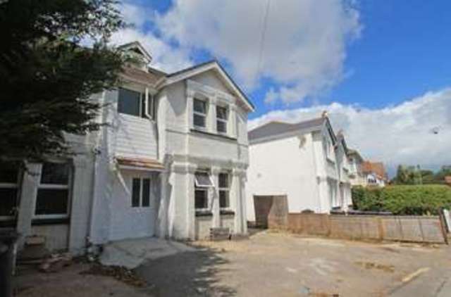  Image of 1 bedroom Property to rent in Richmond Park Crescent Bournemouth BH8 at Richmond Park Crescent  Bournemouth, BH8 9BU